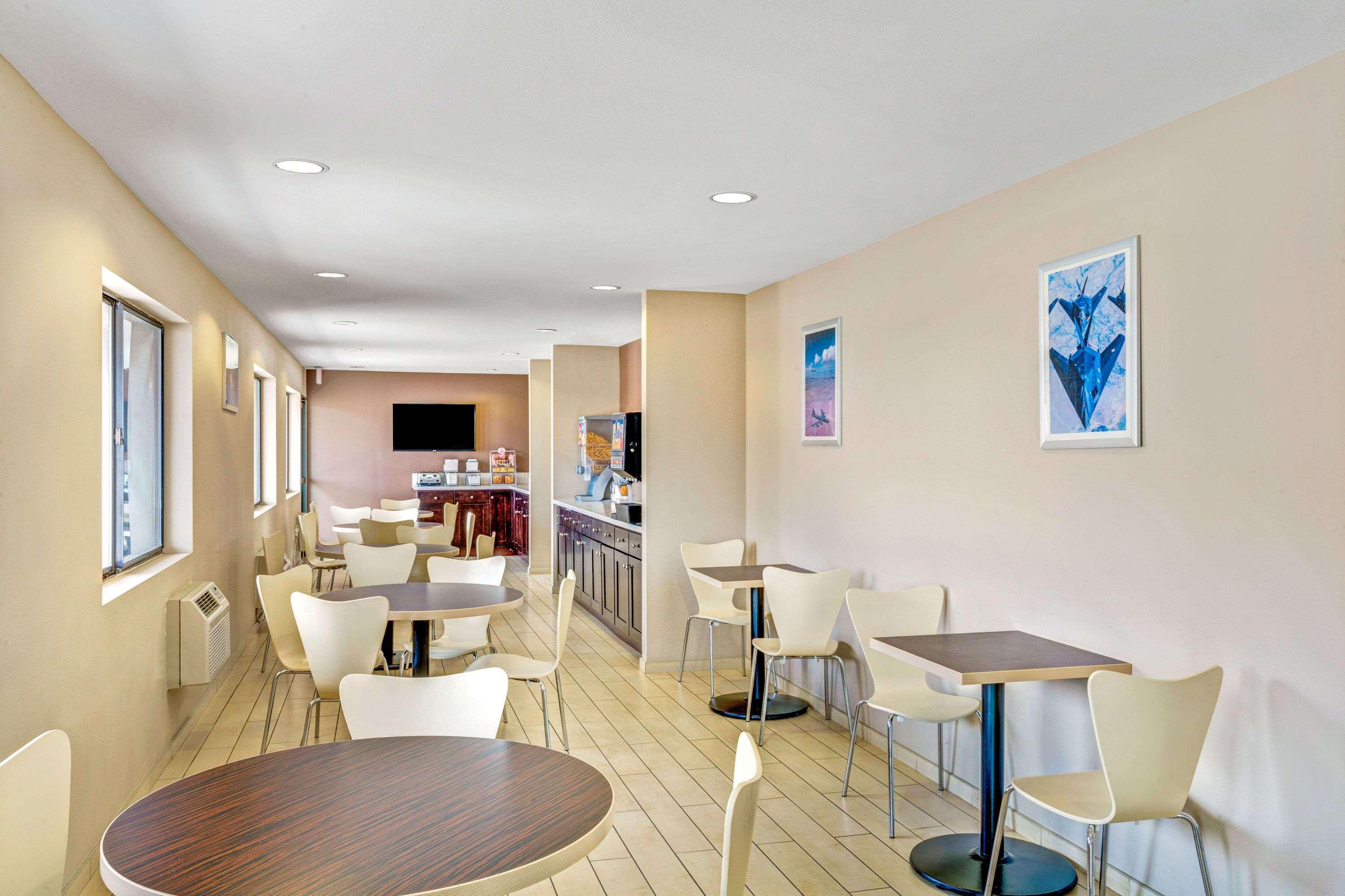 Super 8 By Wyndham Las Vegas Nellis Afb Area 외부 사진